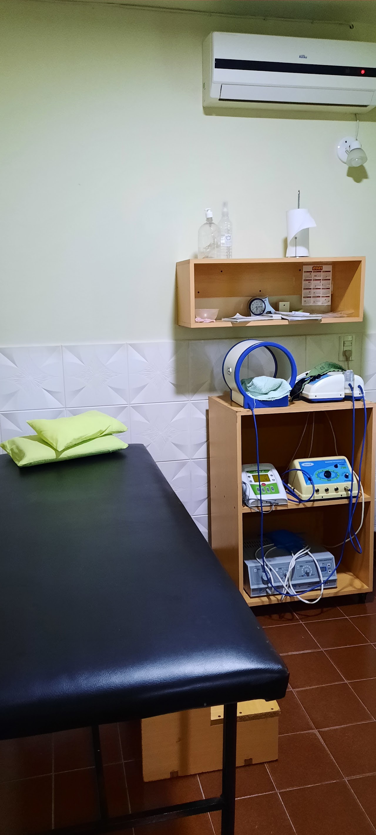 Consultorio de Kinesiología y Fisioterapia equipada